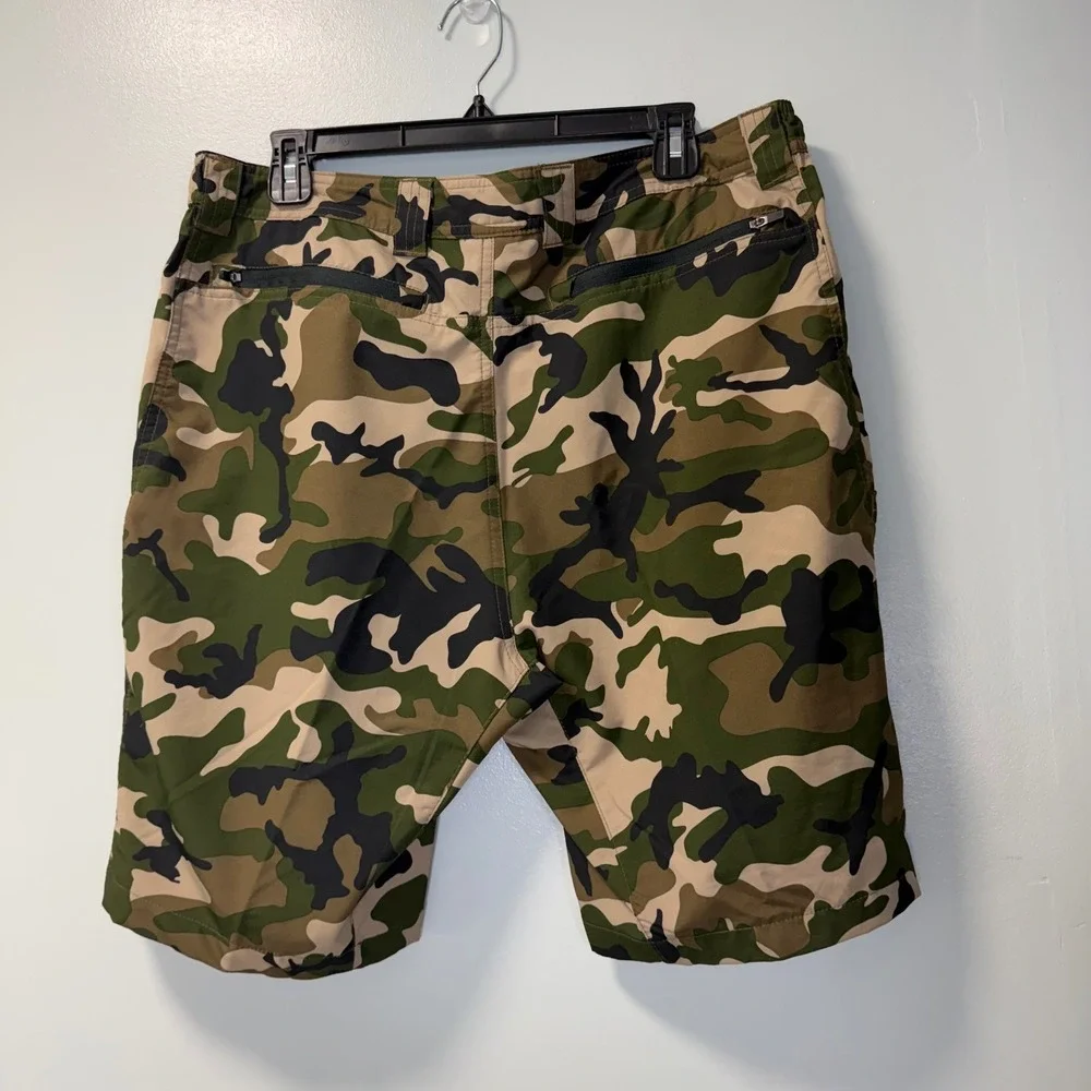 Fintech Mens‎ Camo Performance Fishing Shorts Green Brown Large Zipper Pockets